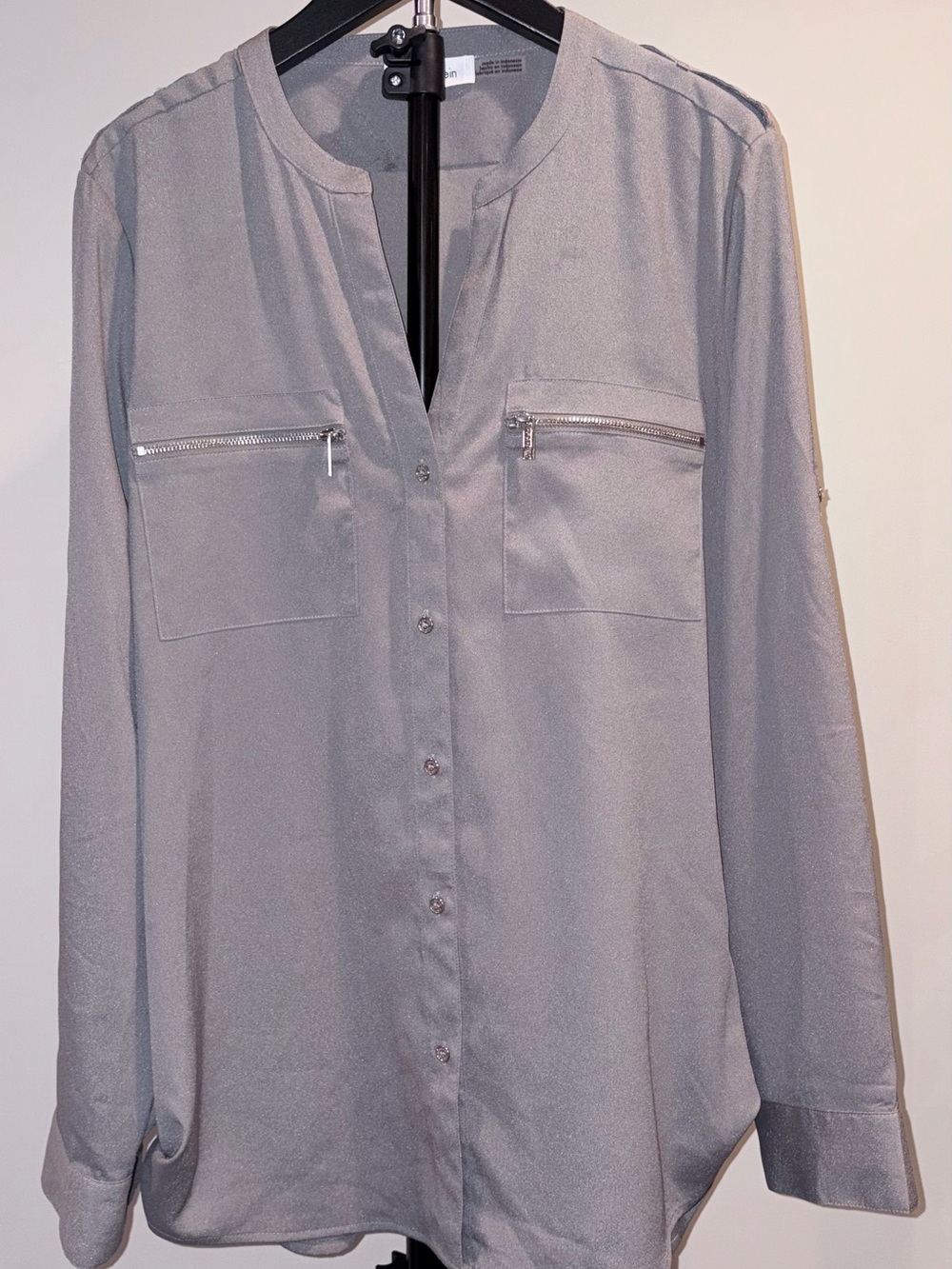 Calvin Klein blouse front zip pockets button tab roll sleeves sz L EUC